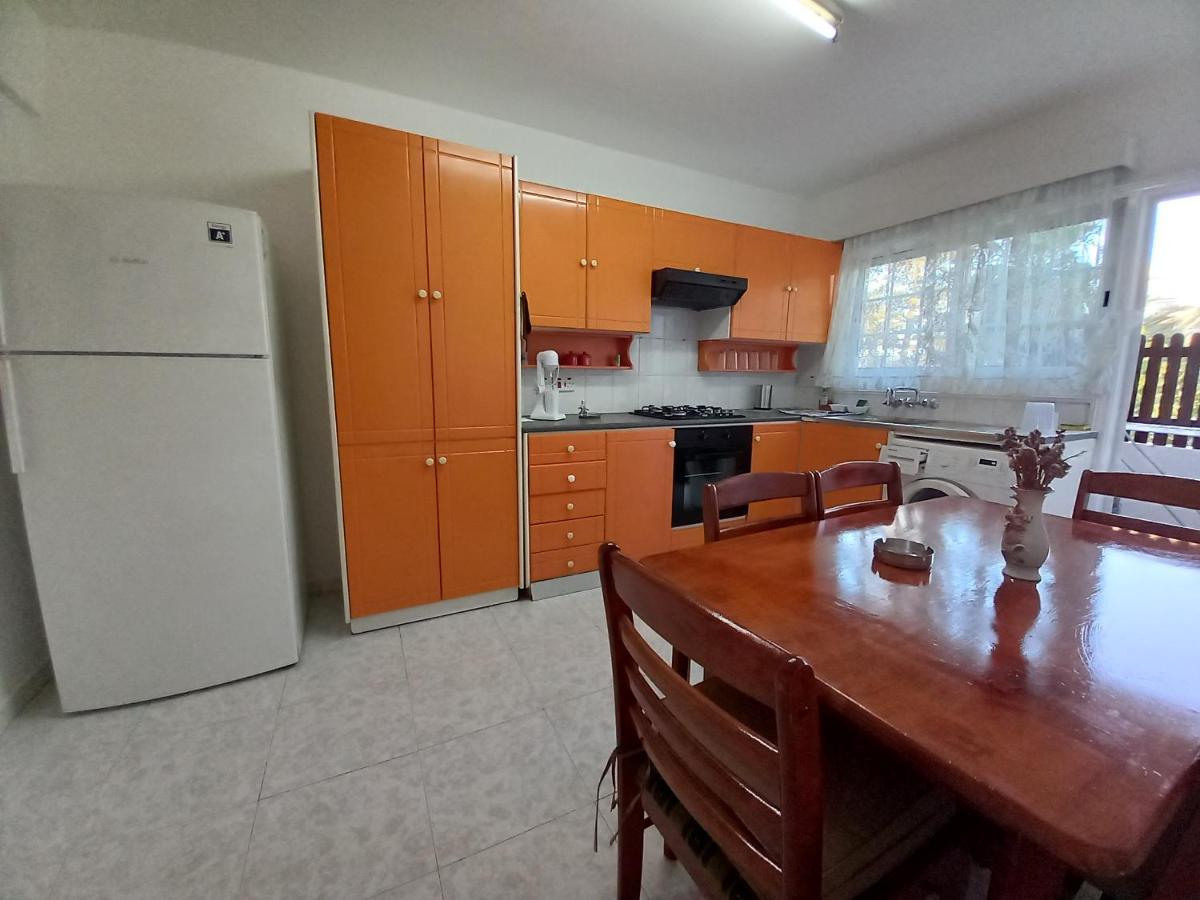 2 Bedroom Apartment Near Finikoudes Larnaca Exterior foto